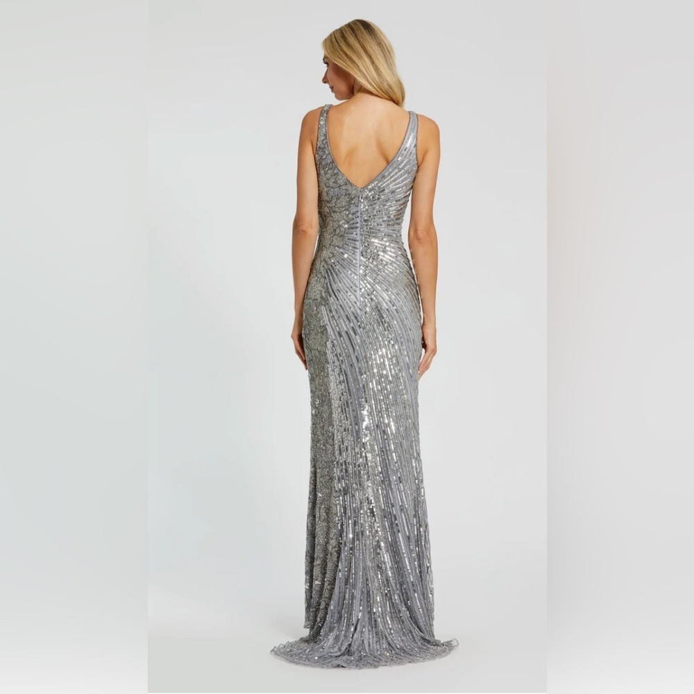 Silver Beaded Floral Sleeveless Gown - Picture 4 of 17